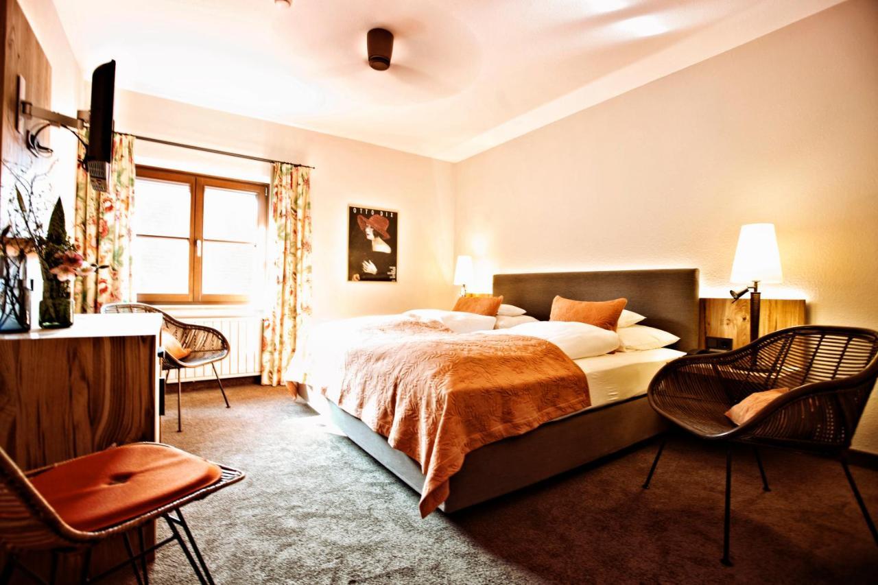 Historisches Gasthaus Hotel Hirschen Horn 盖恩霍芬 外观 照片